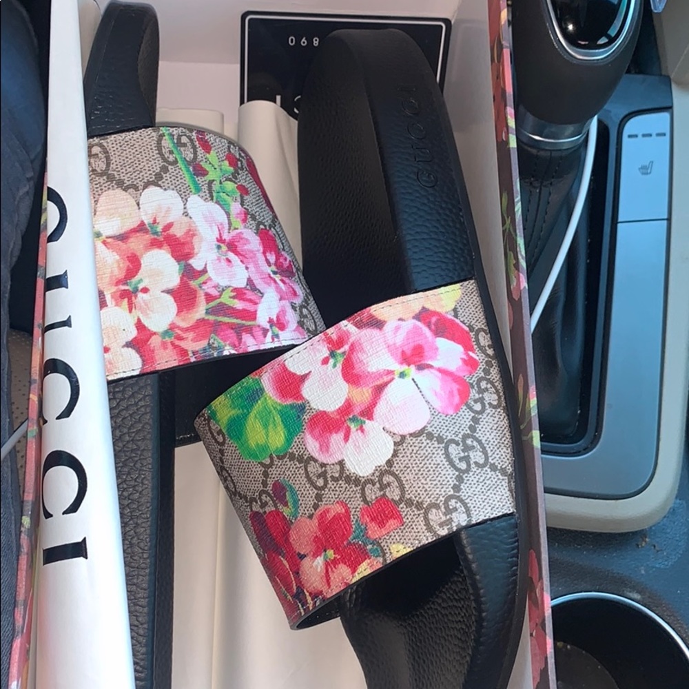 Gucci slides size 38 . Open to offers !